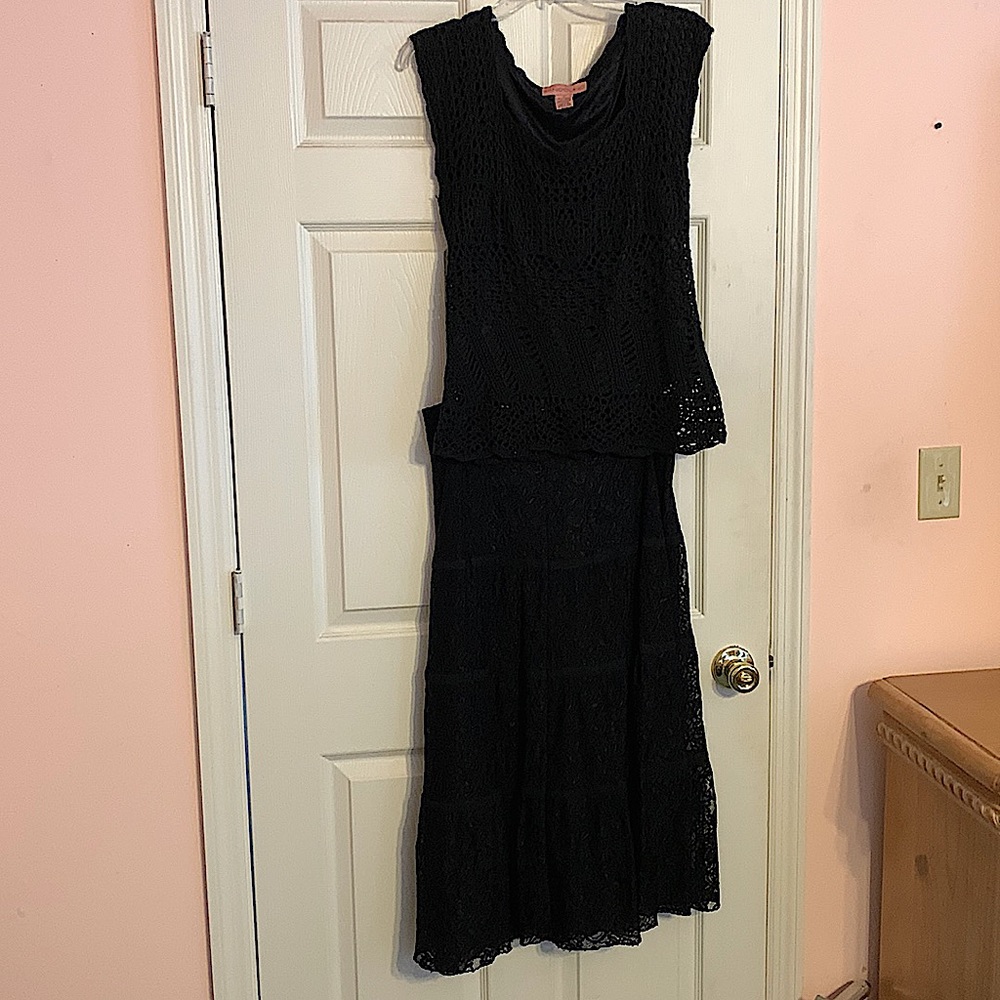 Skirt and blouse by Bandolino. Size medium. Very sexy.